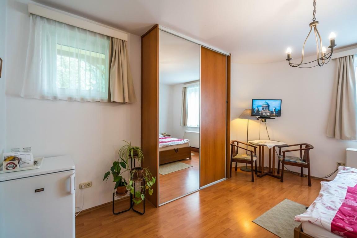 Szent Kristof Panzio Hotel Esztergom Exterior foto