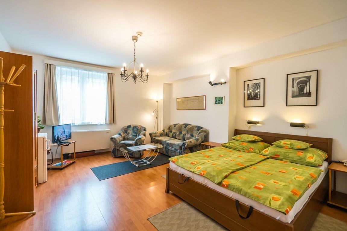 Szent Kristof Panzio Hotel Esztergom Exterior foto